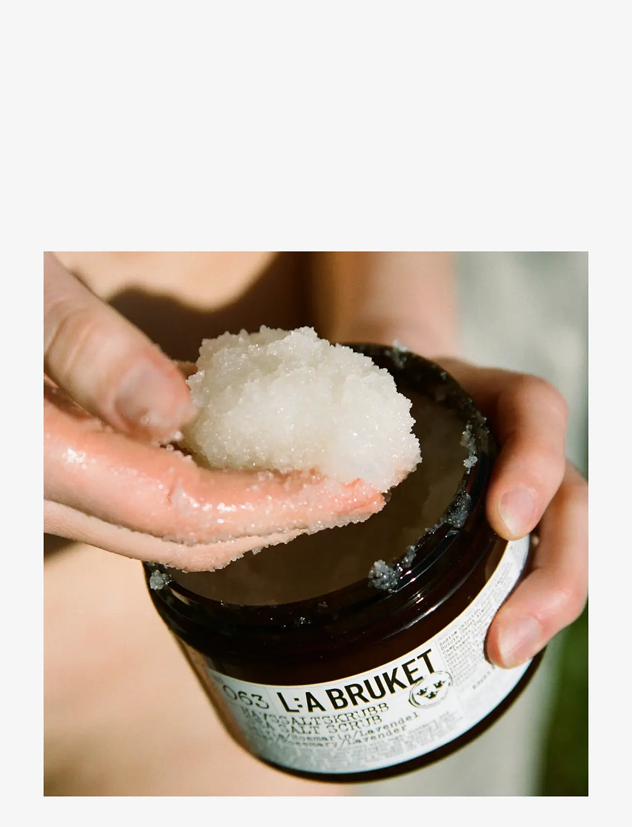 L:a Bruket - 296 Sea Salt Scrub Bergamot/Patchouli - keha koorimine - clear - 3