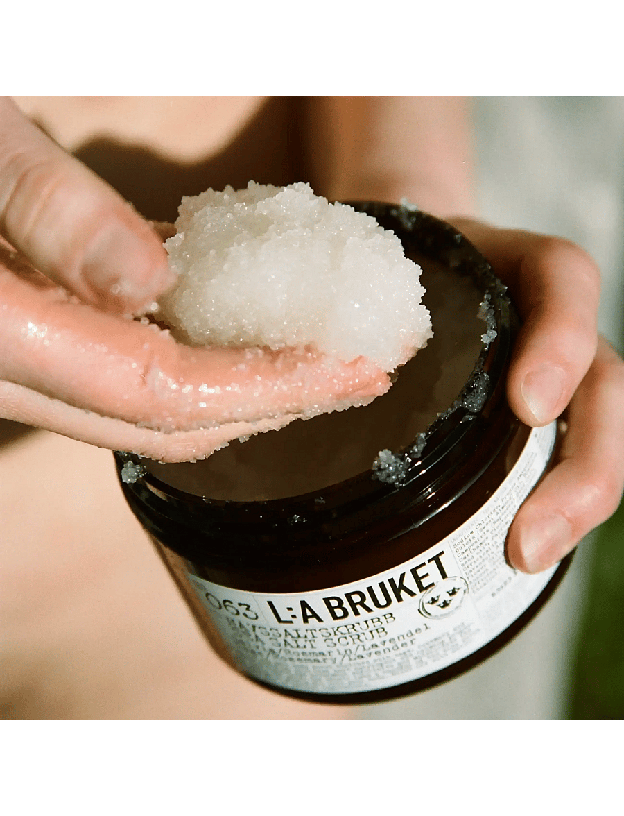 L:a Bruket - 296 Sea Salt Scrub Bergamot/Patchouli - skrubb & exfoliators - kropp - clear - 3