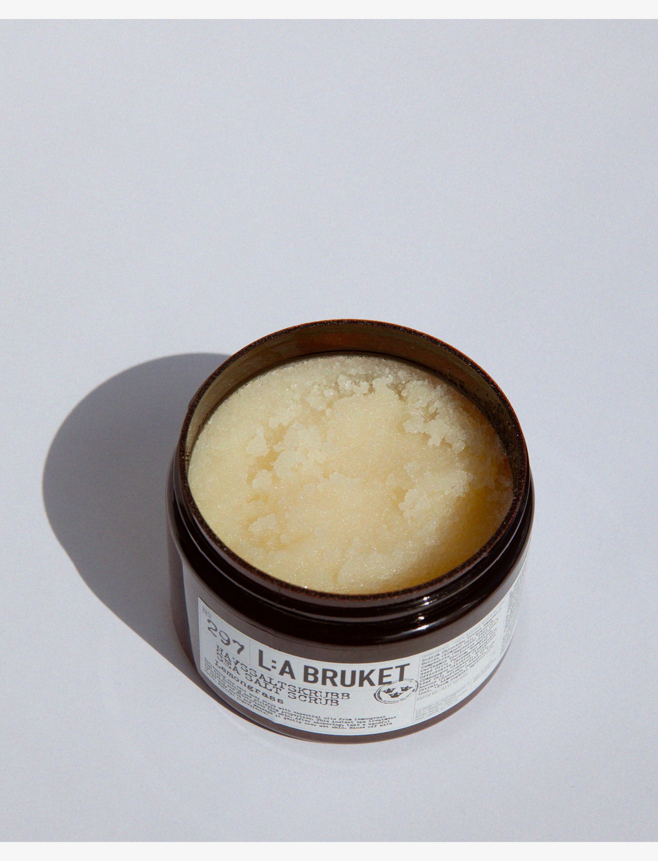 L:a Bruket - 297 Sea Salt Scrub Lemongrass - skrúbbar - líkami - clear - 1