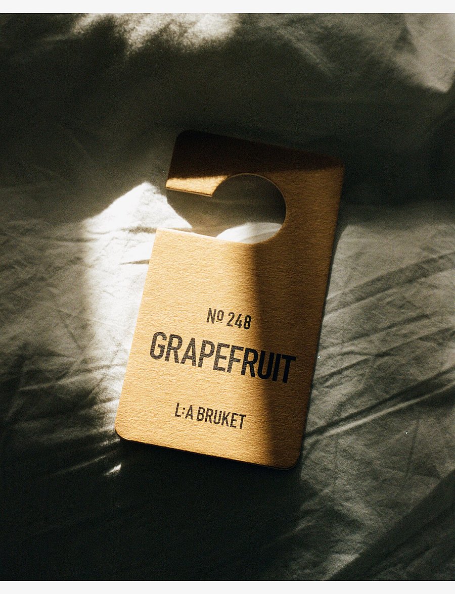L:a Bruket - 248 Fragrance Tag Grapefruit - alla 20 € - clear - 1