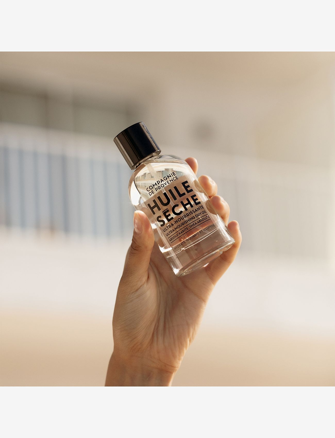 La Compagnie de Provence - ULTRA NOURISHING DRY OIL SHEA BUTTER 100 ML - preces un komplekti ceļošanai - clear - 2