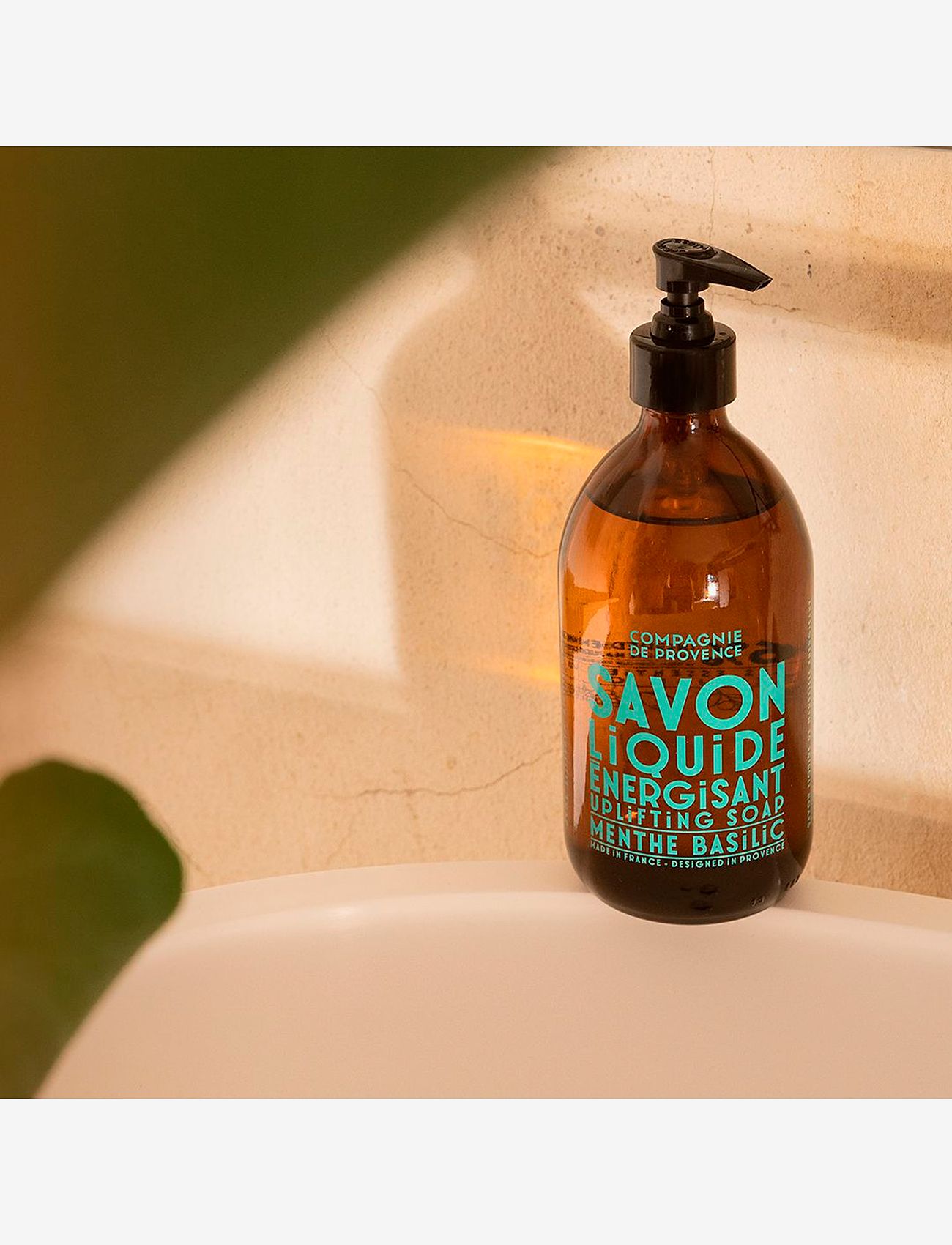 La Compagnie de Provence - LIQUID MARSEILLE SOAP MINT BASIL 300 ML - liquid hand soaps - clear - 2