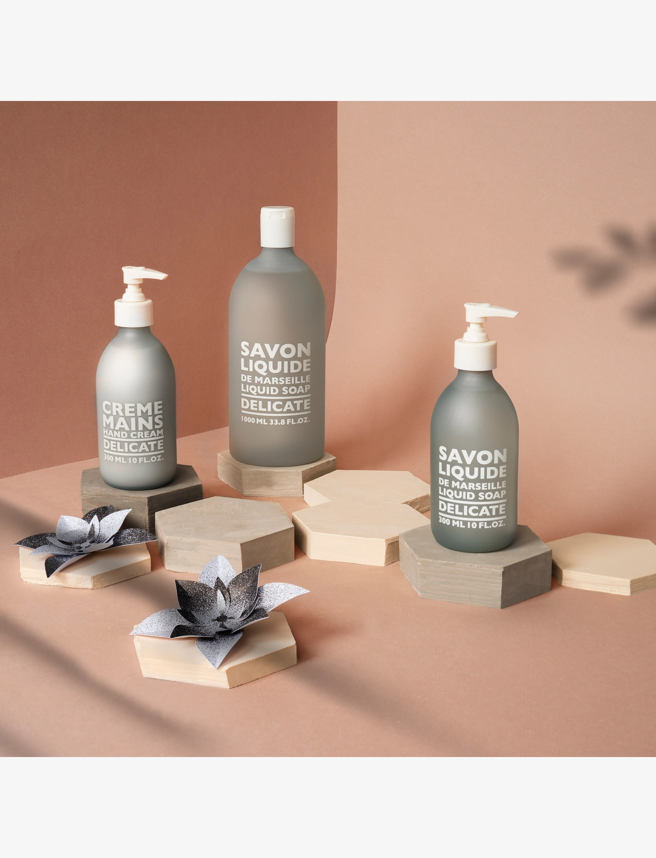 La Compagnie de Provence - LIQUID MARSEILLE SOAP DELICATE 300 ML - Šķidrās roku ziepes - clear - 2