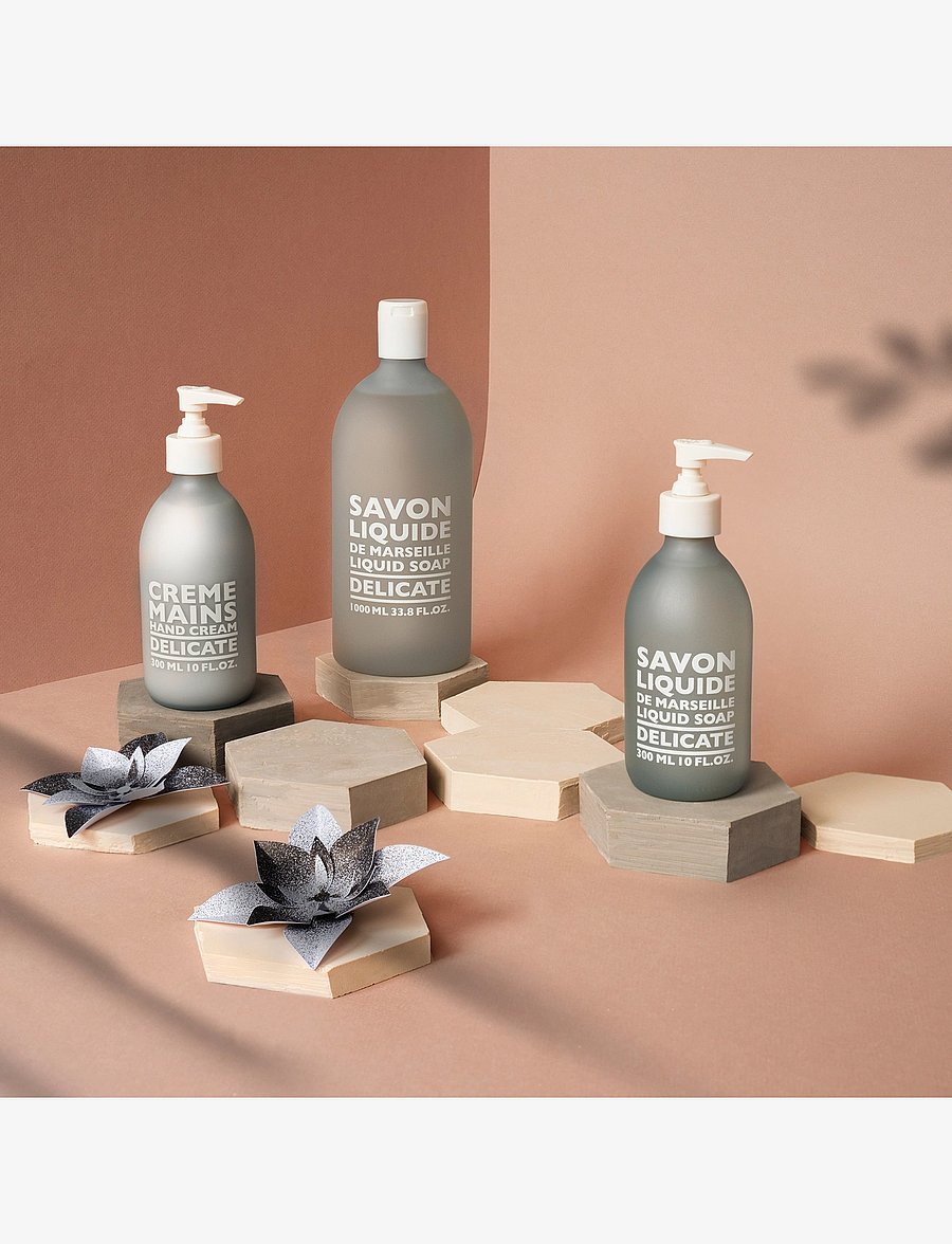 La Compagnie de Provence - LIQUID MARSEILLE SOAP DELICATE 300 ML - vedelseebid - clear - 2