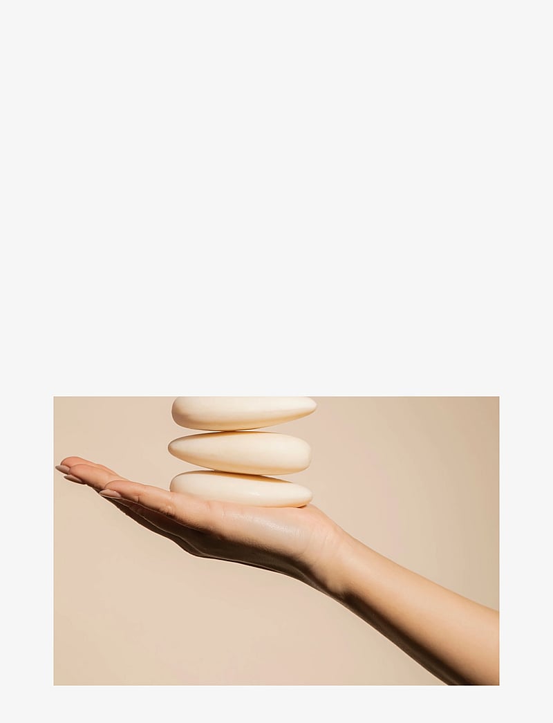 La Compagnie de Provence - SOLID FACE CLEANSER SENSITIVE SKIN 85 G - seebid - clear - 5