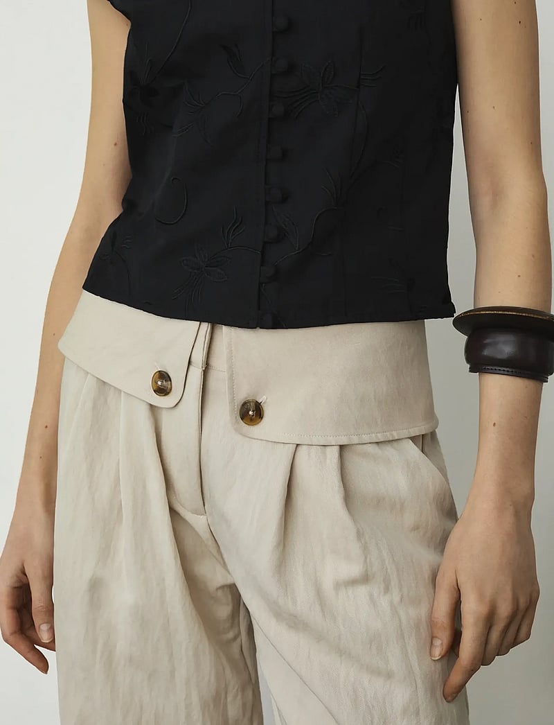 Laagam - LEIA SAND FLOW PANTS - vida byxor - sand - 3