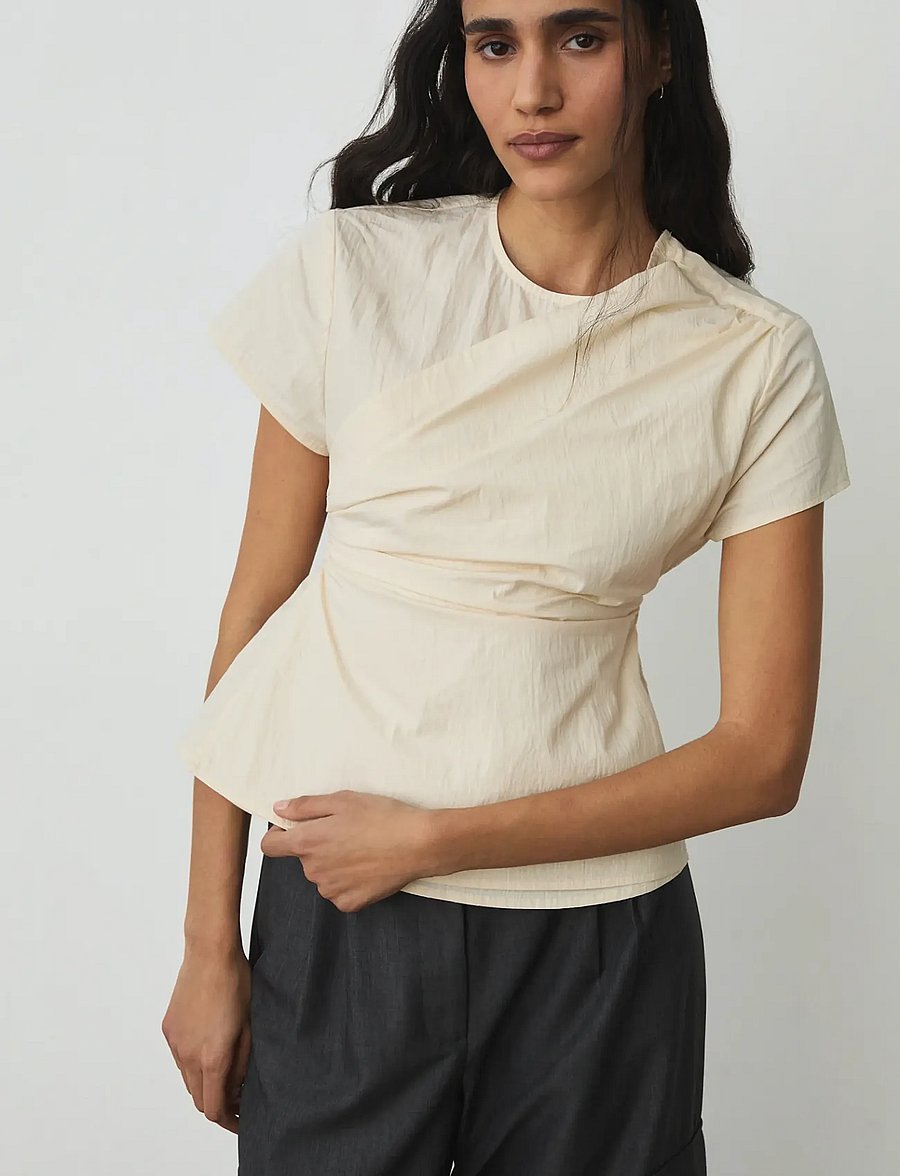 Laagam - RAVEN WHITE ASYMMETRIC BLOUSE - kortärmade blusar - white - 0