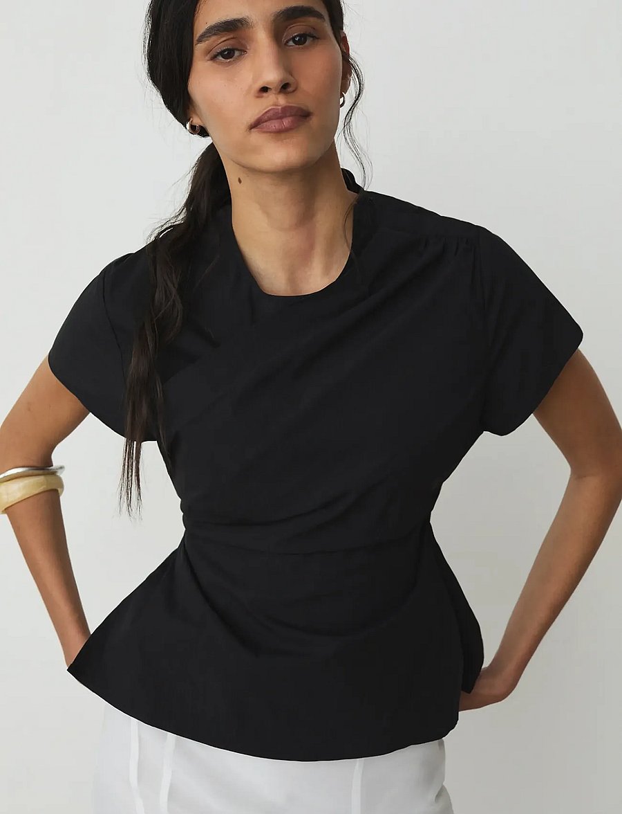 Laagam - RAVEN BLACK ASYMMETRIC BLOUSE - kortärmade blusar - black - 0