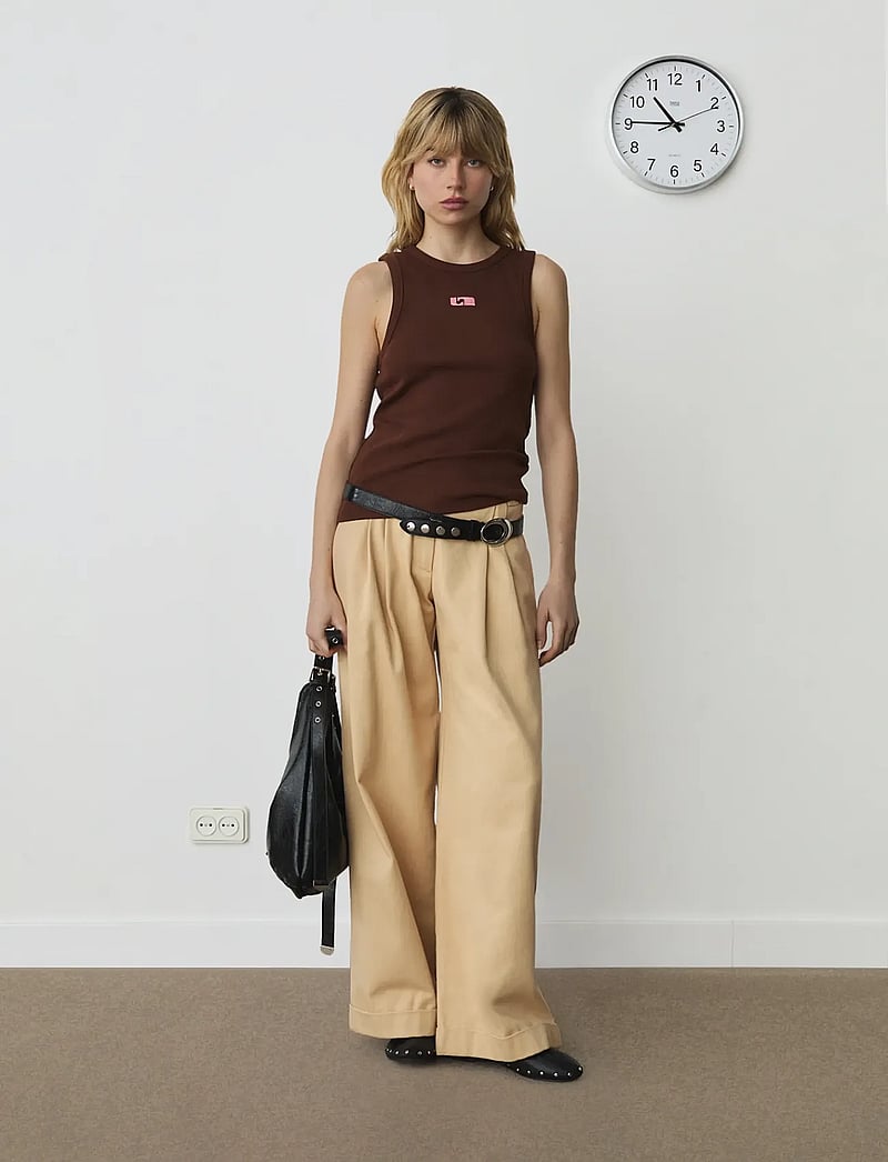 Laagam - BROWN EMBROIDERED LOGO TANK TOP - Ärmellose tops - brown - 2