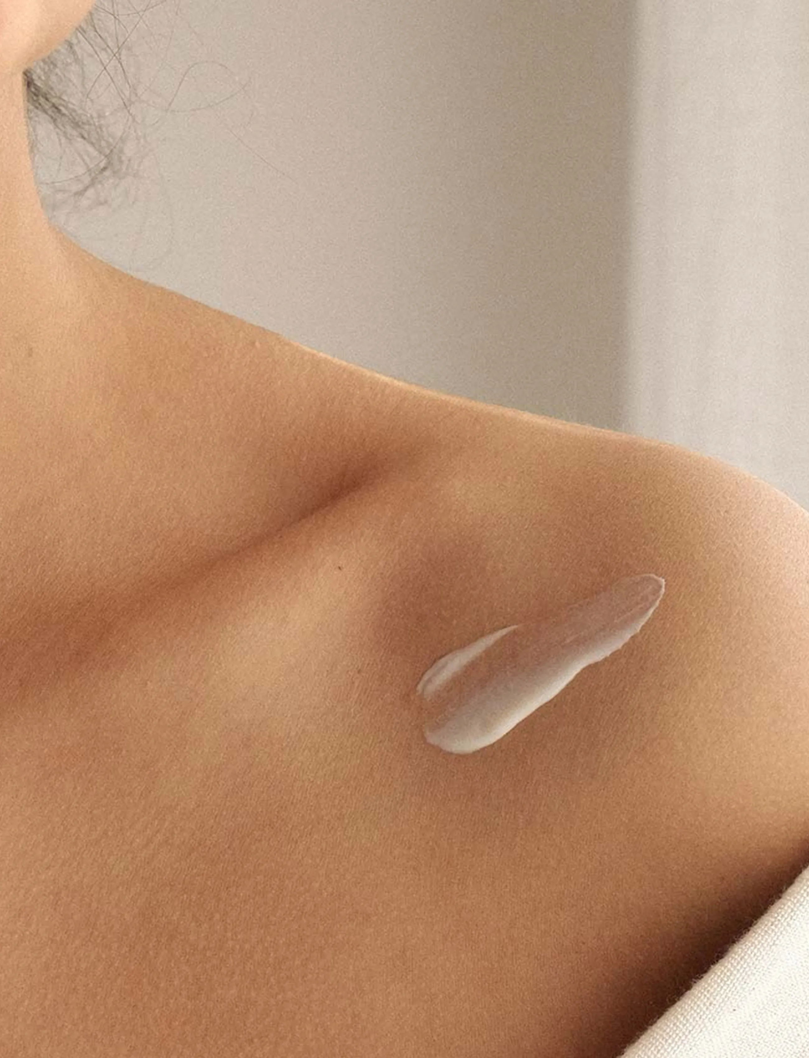 Laboratoires de Biarritz - Laboratoires de Biarritz Self-Tanning Milk for Face and Body - lotion - clear - 2