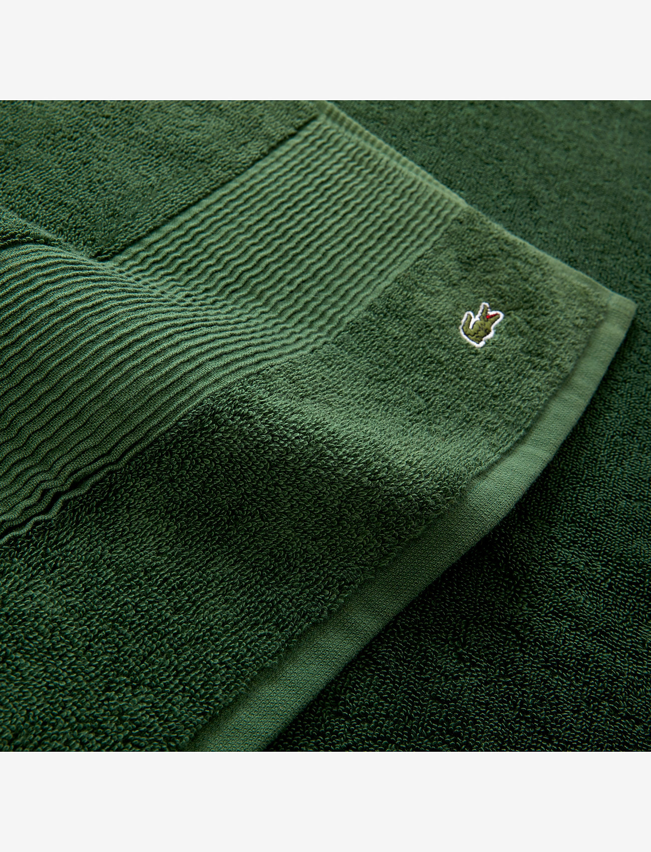 Lacoste Home - LLECROCO Bath towel - badlakan - vert - 1