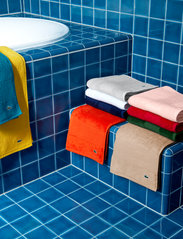 Lacoste Home - LLECROCO Bath towel - laveste priser - vert - 4