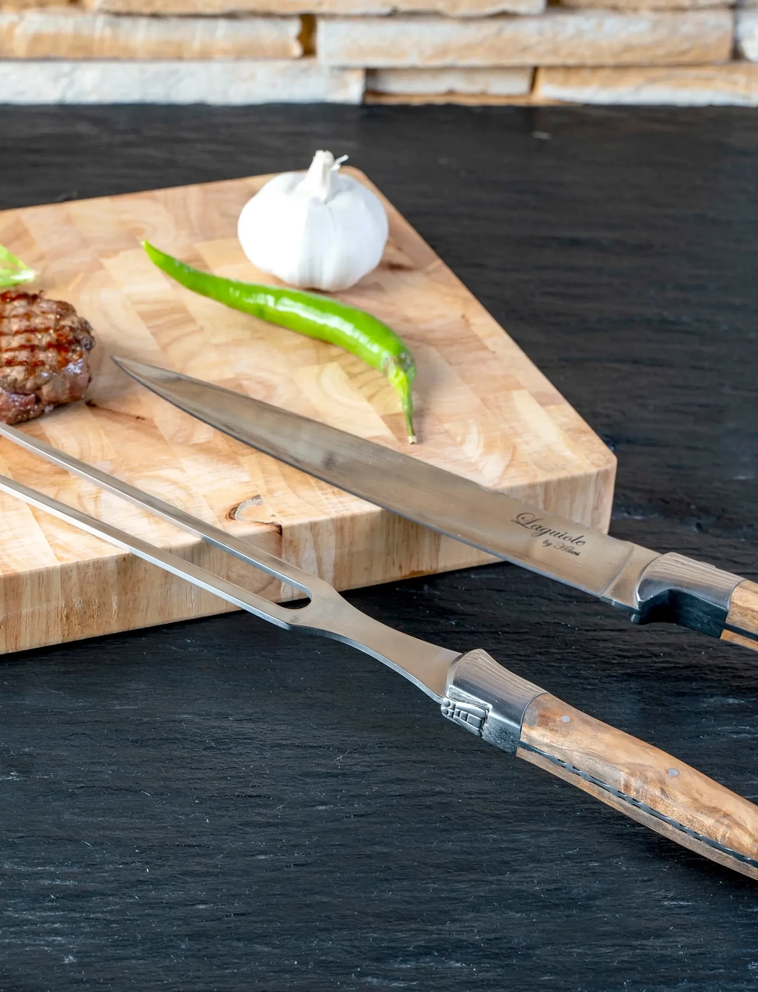 Laguiole By Hâws Laguiole By Hâws Carving Knife And Fork Set 2 Pcs Olive, One Size, Brown, Knive & Tilbehør > Udskæringsknive, Unisex