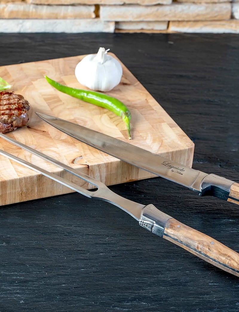 Laguiole By Hâws - Laguiole By Hâws Carving Knife And Fork Set 2 Pcs Olive - udskæringsknive - brown - 1