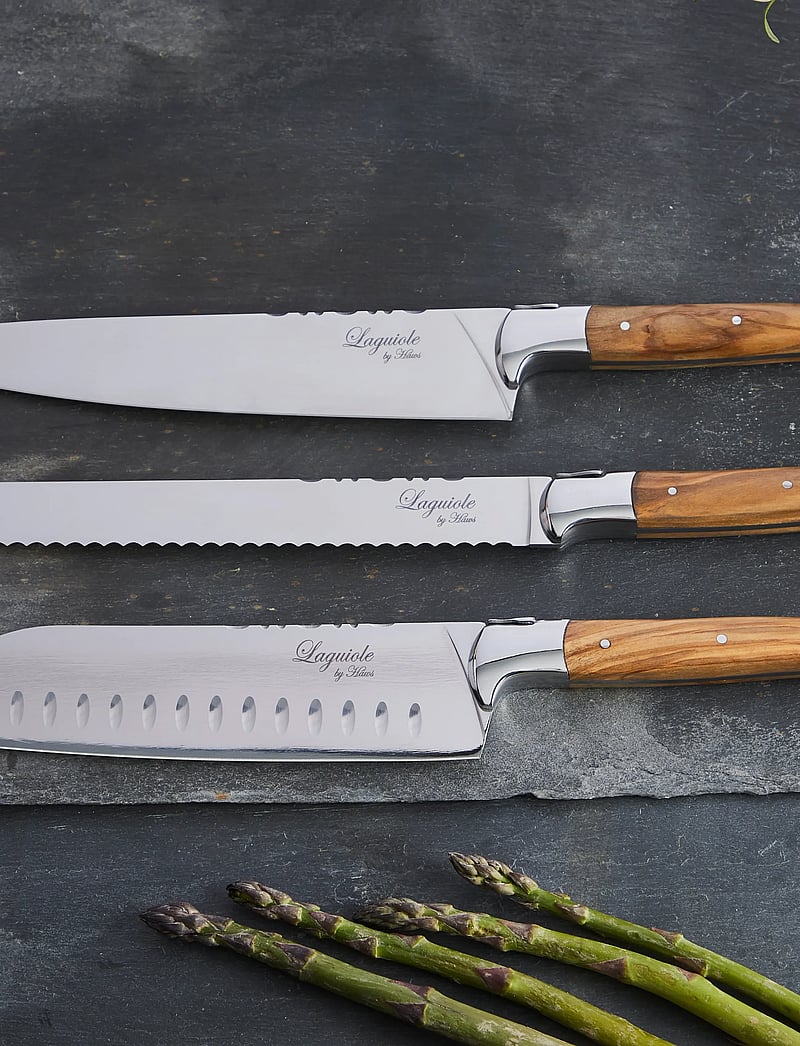 Laguiole By Hâws - Laguiole By Hâws Chef Knife Set 3 Pcs + Bamboo Cutting Board Olive - knivsæt - brown - 2