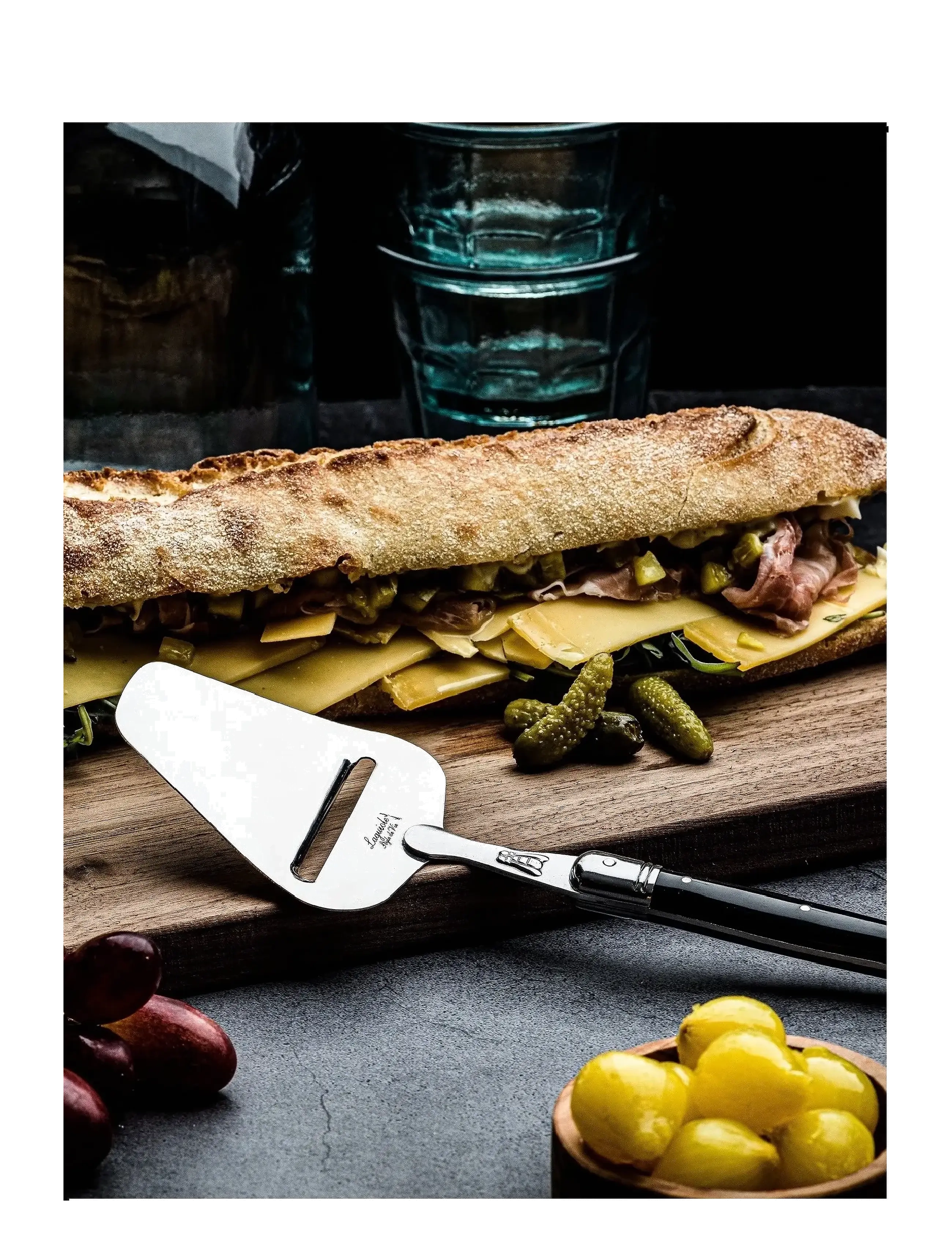 Laguiole Style de Vie - Cheese slicer and cheese grater Black Laguiole - black - 2
