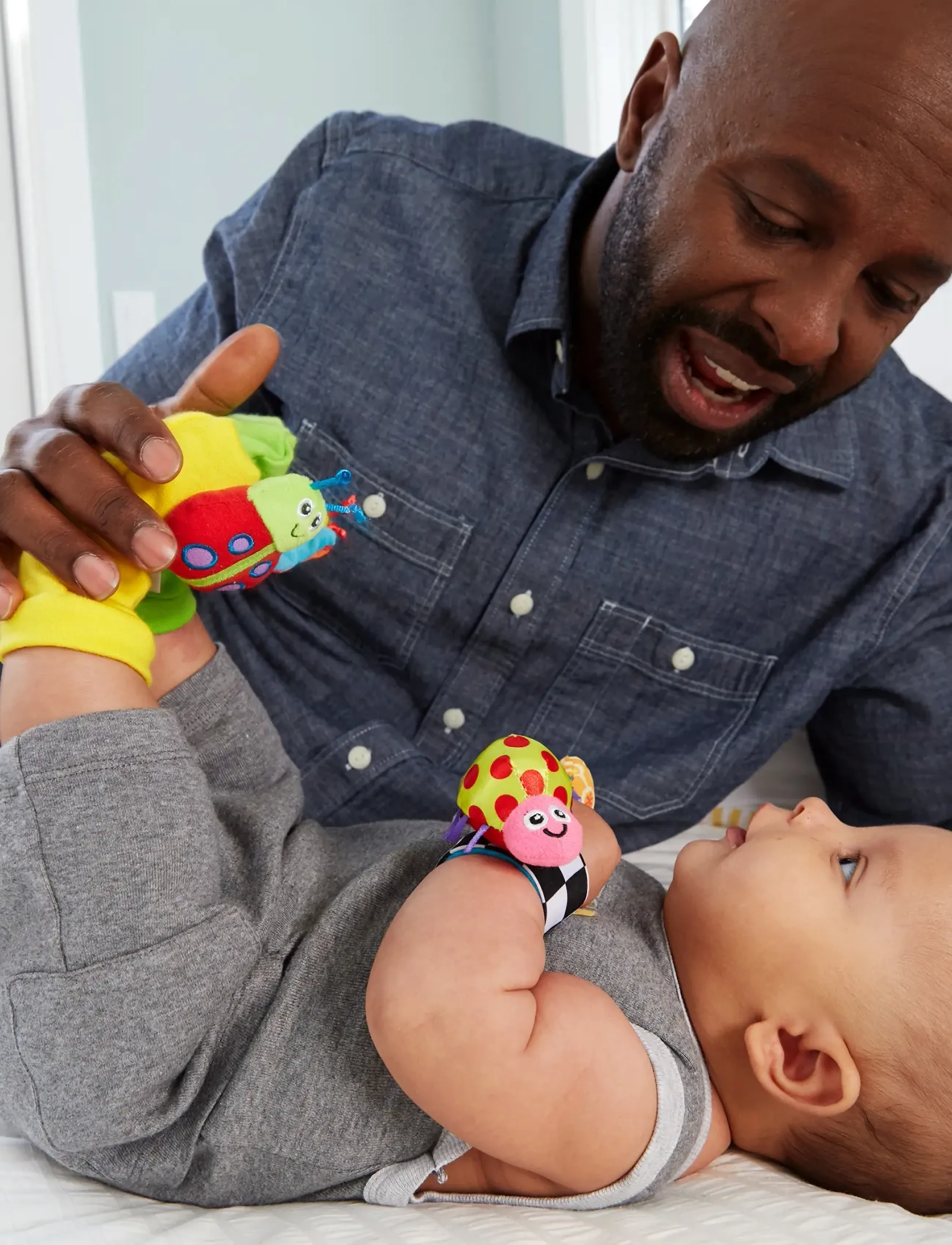 Lamaze - Lamaze Gardenbug Wrist Rattle Set - muti - 4