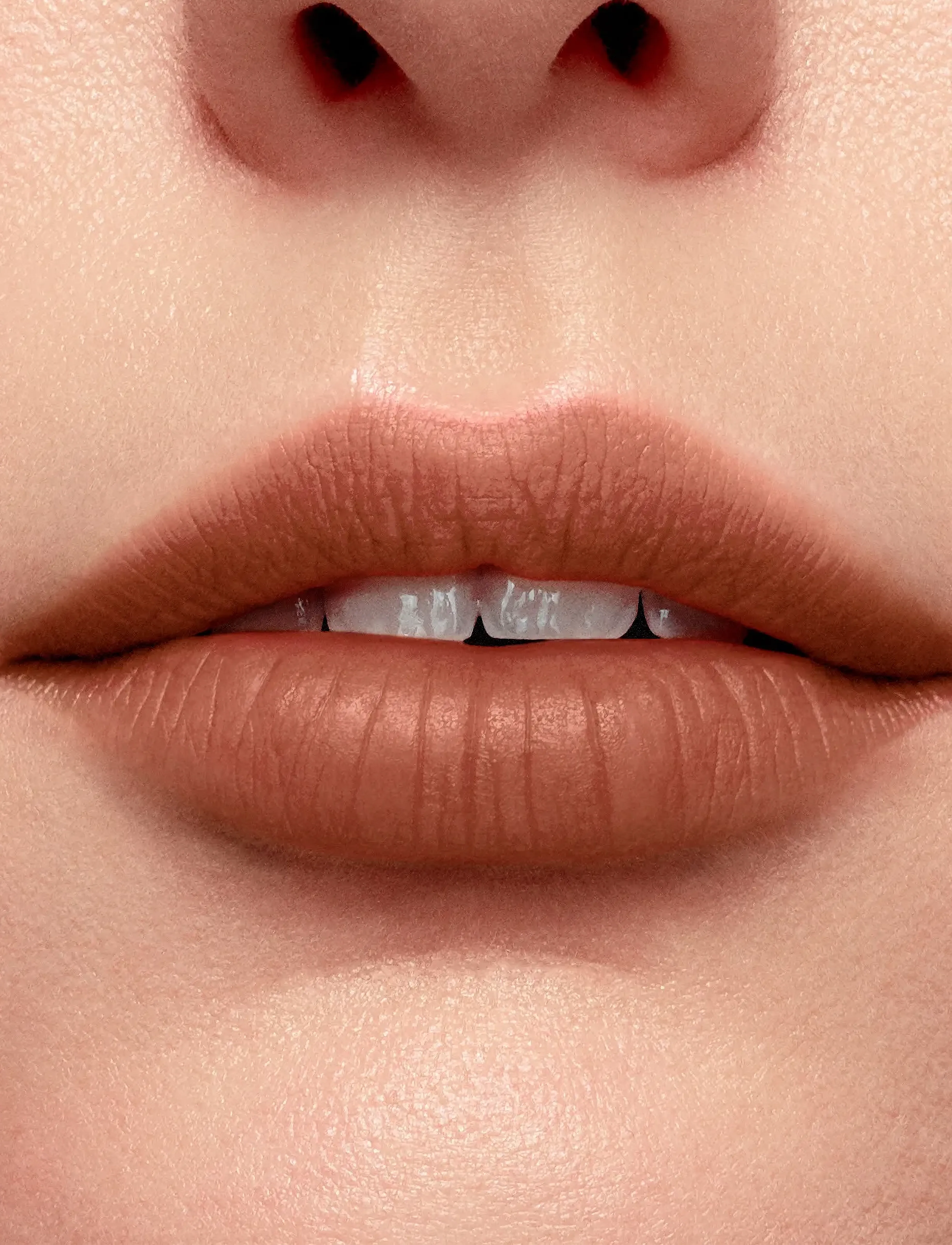 Lancôme - L'Absolu Rouge Intimatte - smink - off-camera - 5