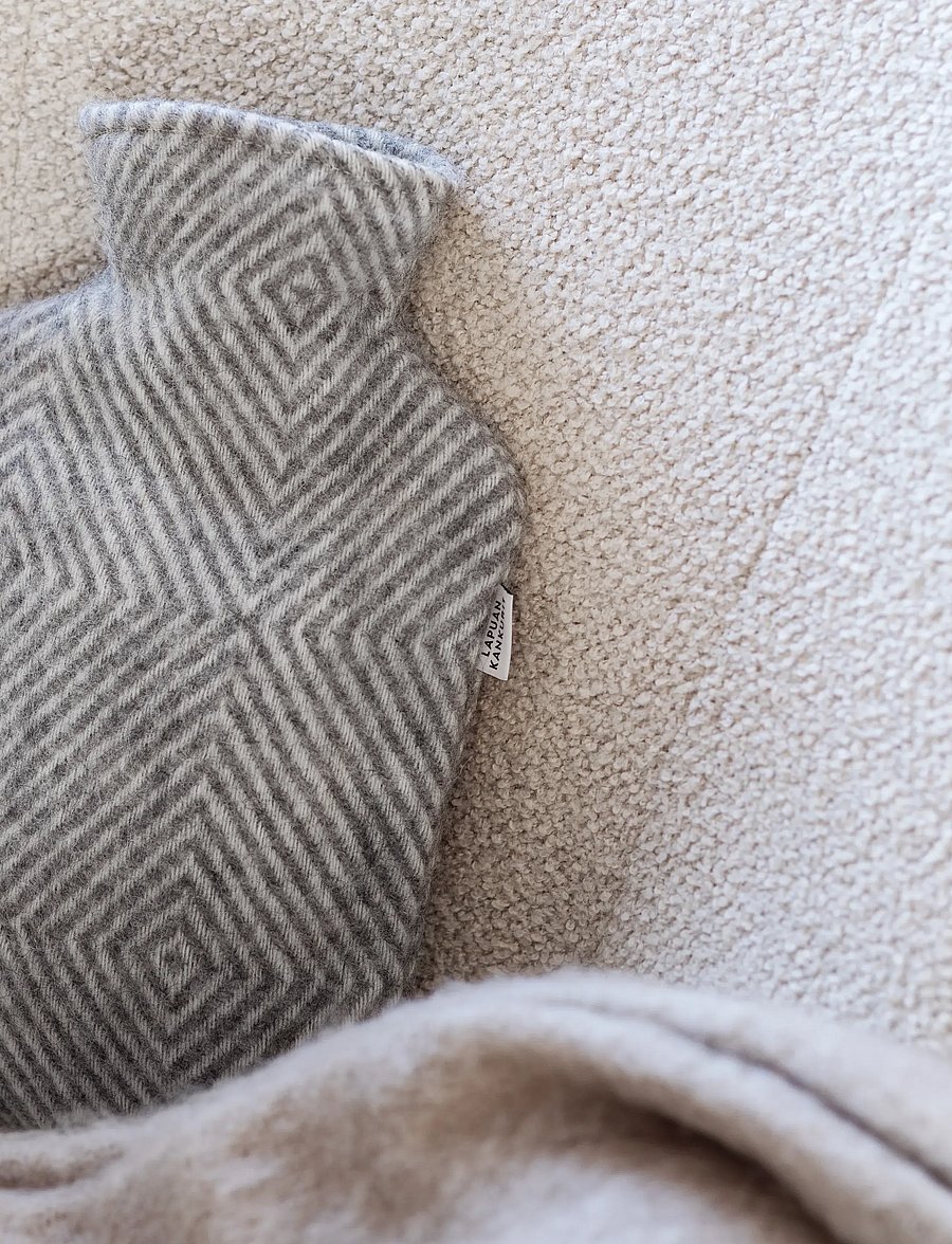 Lapuan Kankurit - MARIA hot water bottle - sauna-zubehör - grey-white - 3
