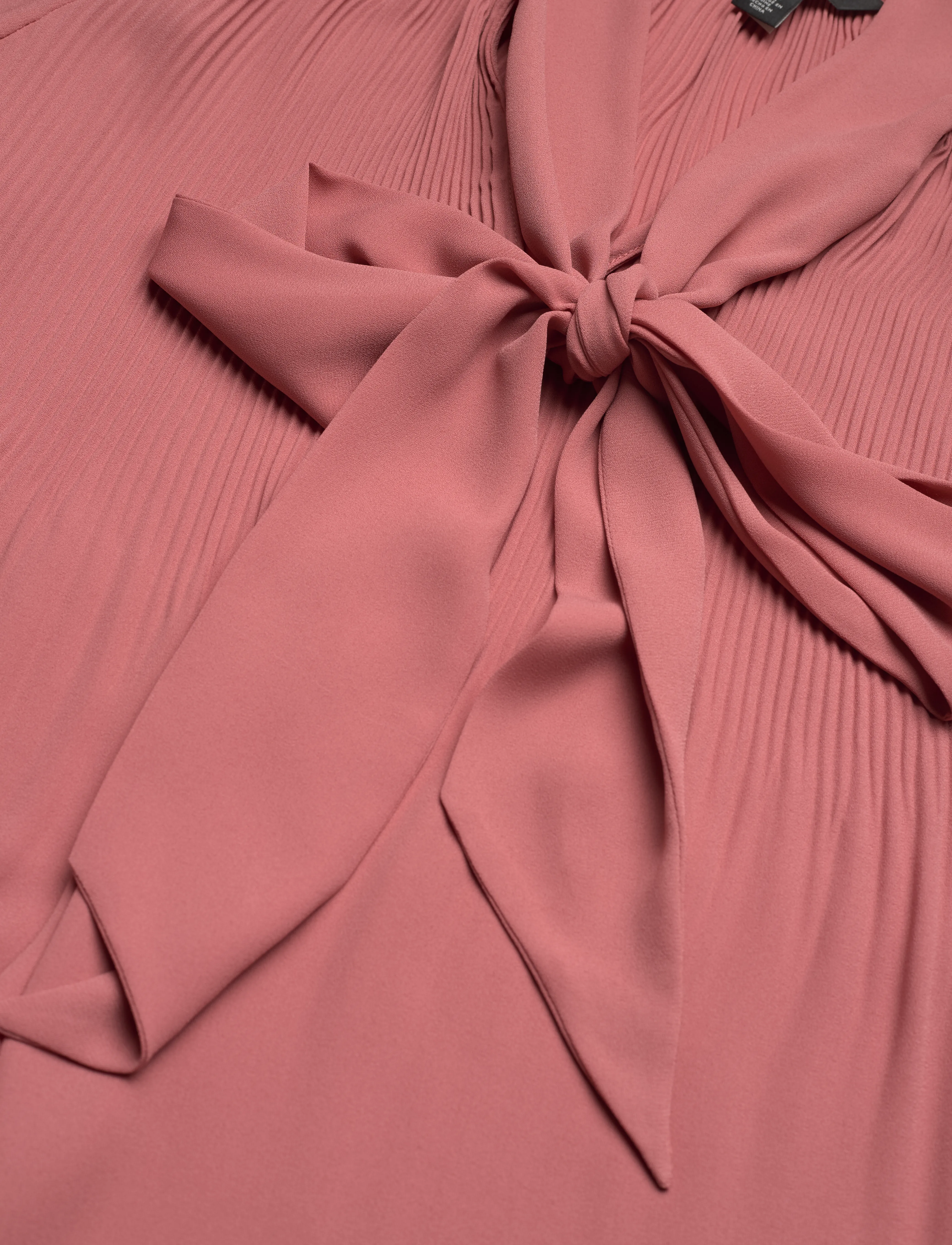 Lauren Ralph Lauren - Pleated Georgette Tie-Neck Blouse - pink mahogany - 2