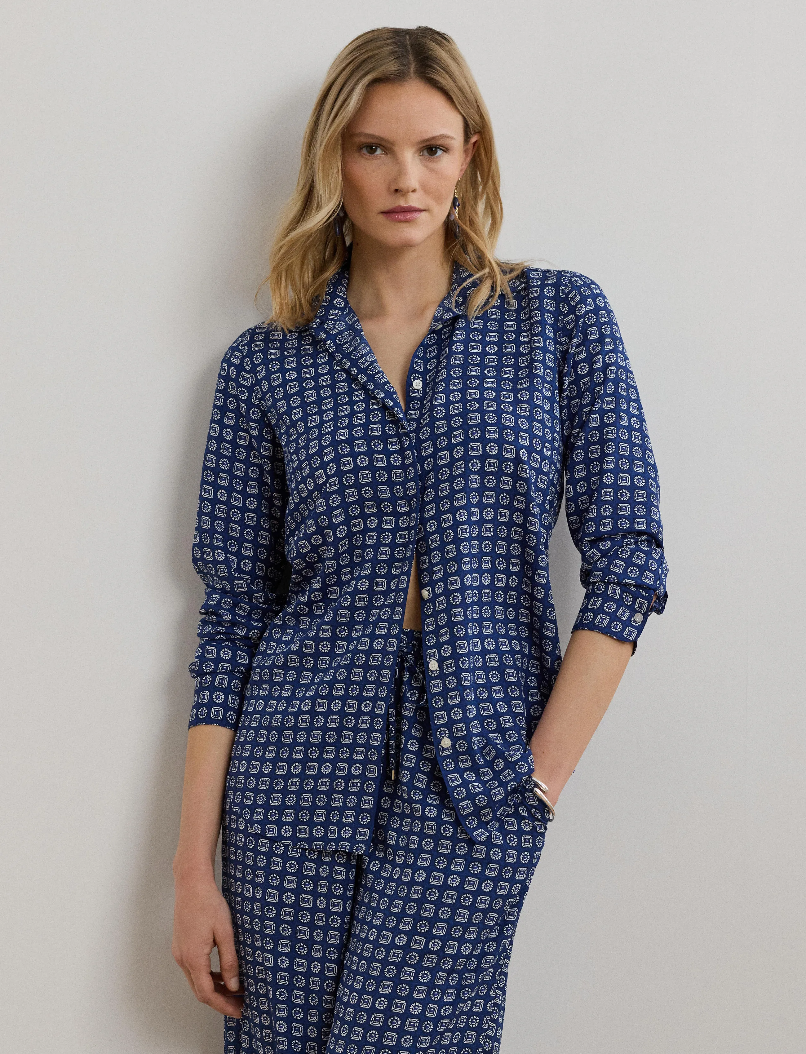 Lauren Ralph Lauren - Classic Fit Geo-Print Crepe Shirt - long-sleeved shirts - blue/white - 4