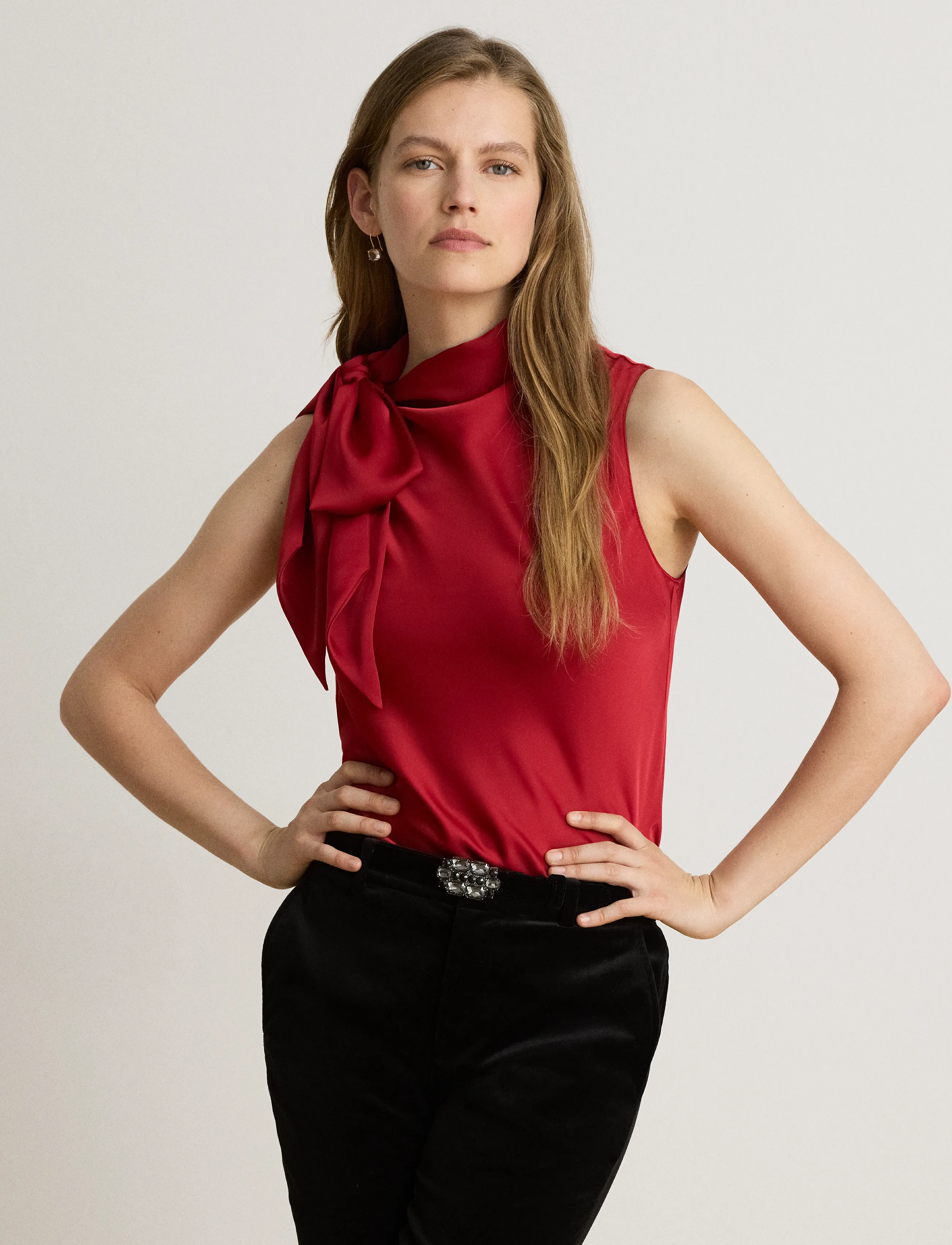 Lauren Ralph Lauren Ärmlös blus med knytband i charmeuse - Ärmlösa blusar - RALPH RED / red