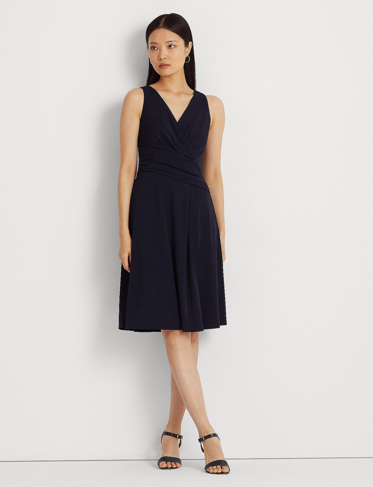 Lauren Ralph Lauren Surplice Jersey Sleeveless Dress (RAF250865006) - Midi dresses - Boozt.com Lauren Ralph Lauren Surplice Jersey Sleeveless Dress (RAF250865006) - Midi dresses - Boozt.com