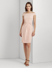 Lauren Ralph Lauren - Crepe Off-the-Shoulder Dress - vakarėlių drabužiai išparduotuvių kainomis - pale pink - 2