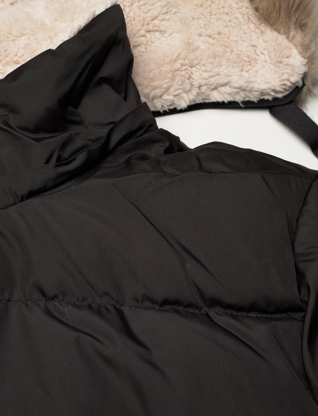 Hooded puffer jacket 2025 with faux fur trim