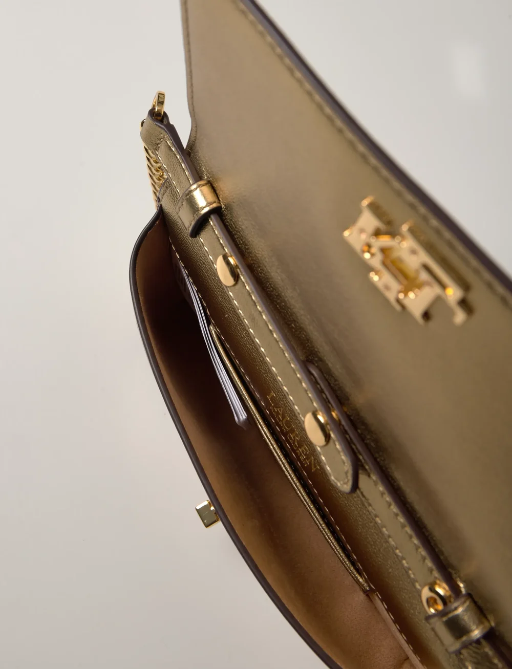 Lauren Ralph Lauren - Metallic Crossbody Turn-Lock Tech Case - særlige begivenheder - antique gold - 4