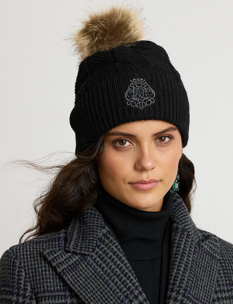 Lauren Ralph Lauren - Embroidered-Crest Pom-Pom Cable Beanie - kootud mütsid - black - 0
