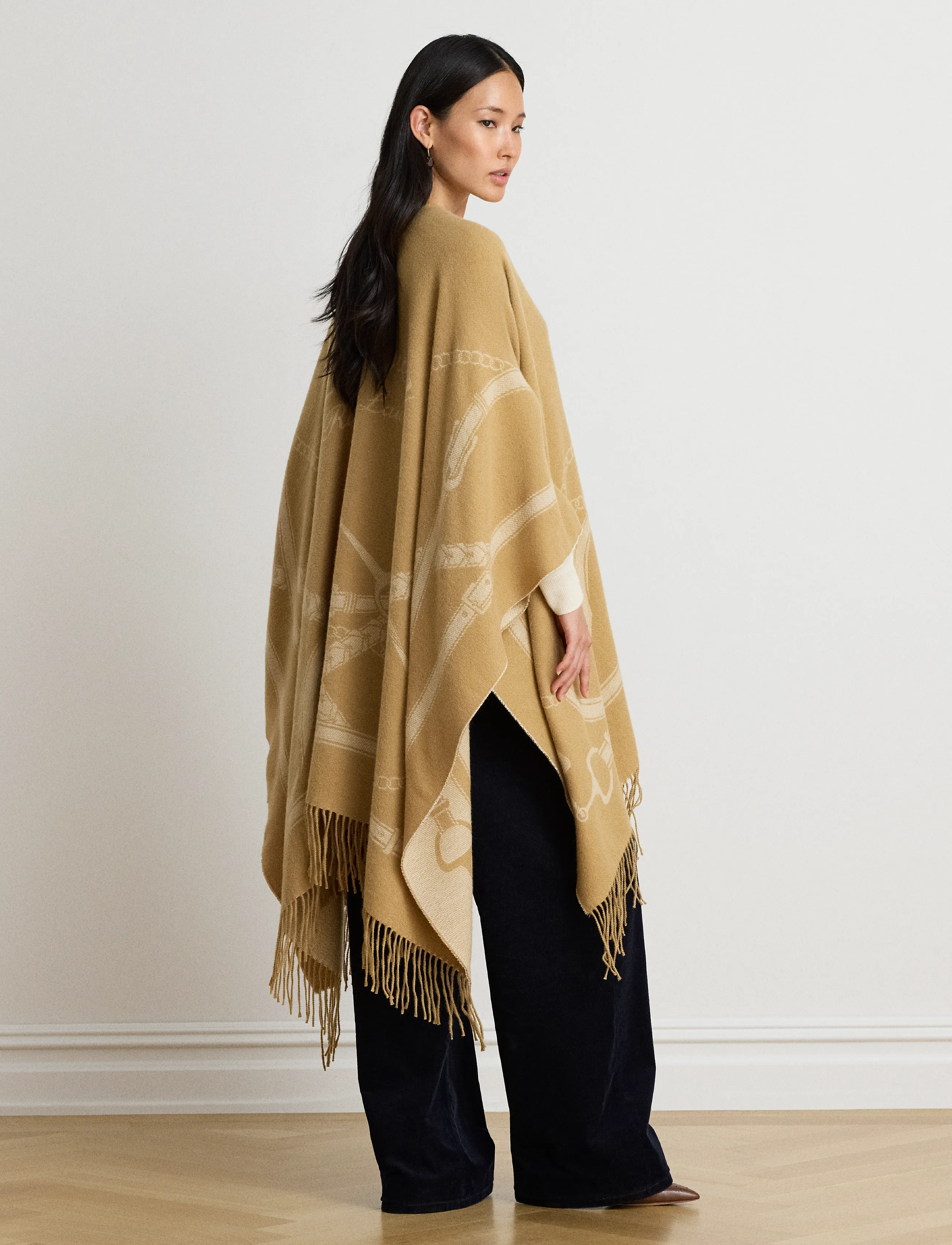 Lauren Ralph Lauren - Belting-Motif Jacquard Fringe-Trim Ruana - ponchoer & kapper - camel/cream - 2