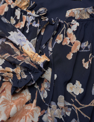 Lauren Women - Floral Belted Crinkle Georgette Dress - trumpos suknelės - navy multi - 3