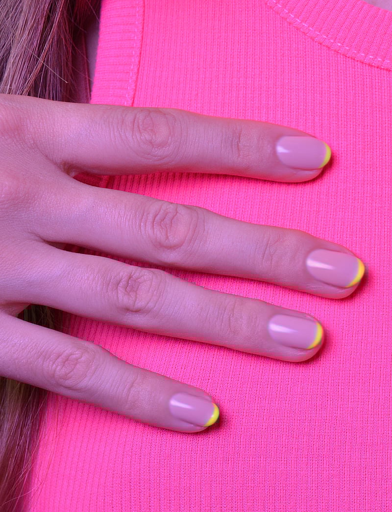 Le Mini Macaron - Single Gel Polish PARTY BABE - makeup - party babe - 5