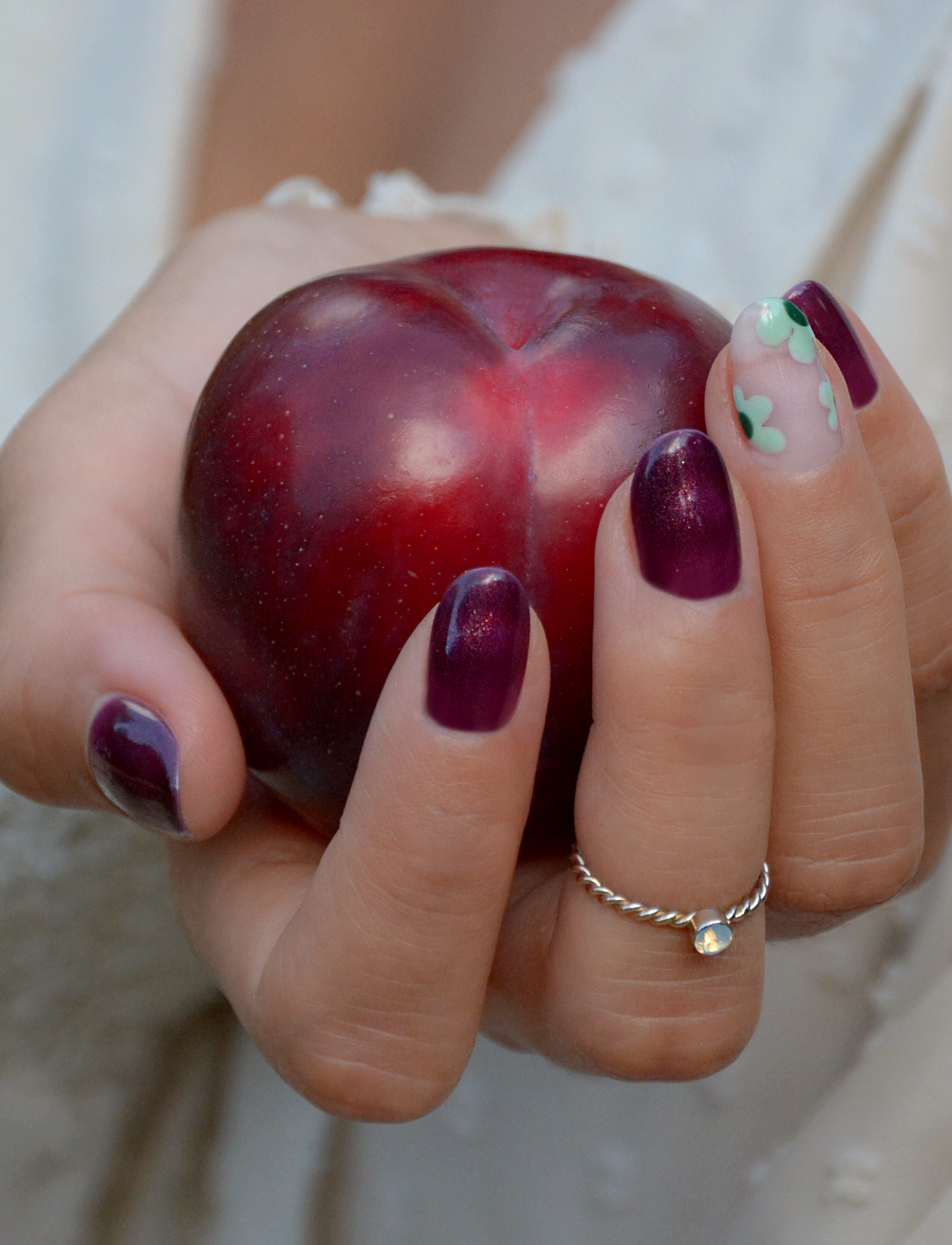Le Mini Macaron - Single Gel Polish DARK PLUM - makeup - dark plum - 5