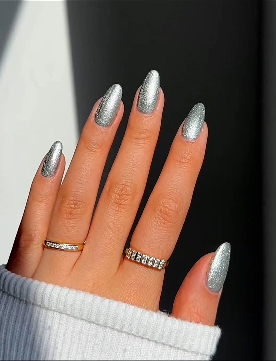 Le Mini Macaron - Single Gel Polish, Silver Glow - makeup - silver glow - 0