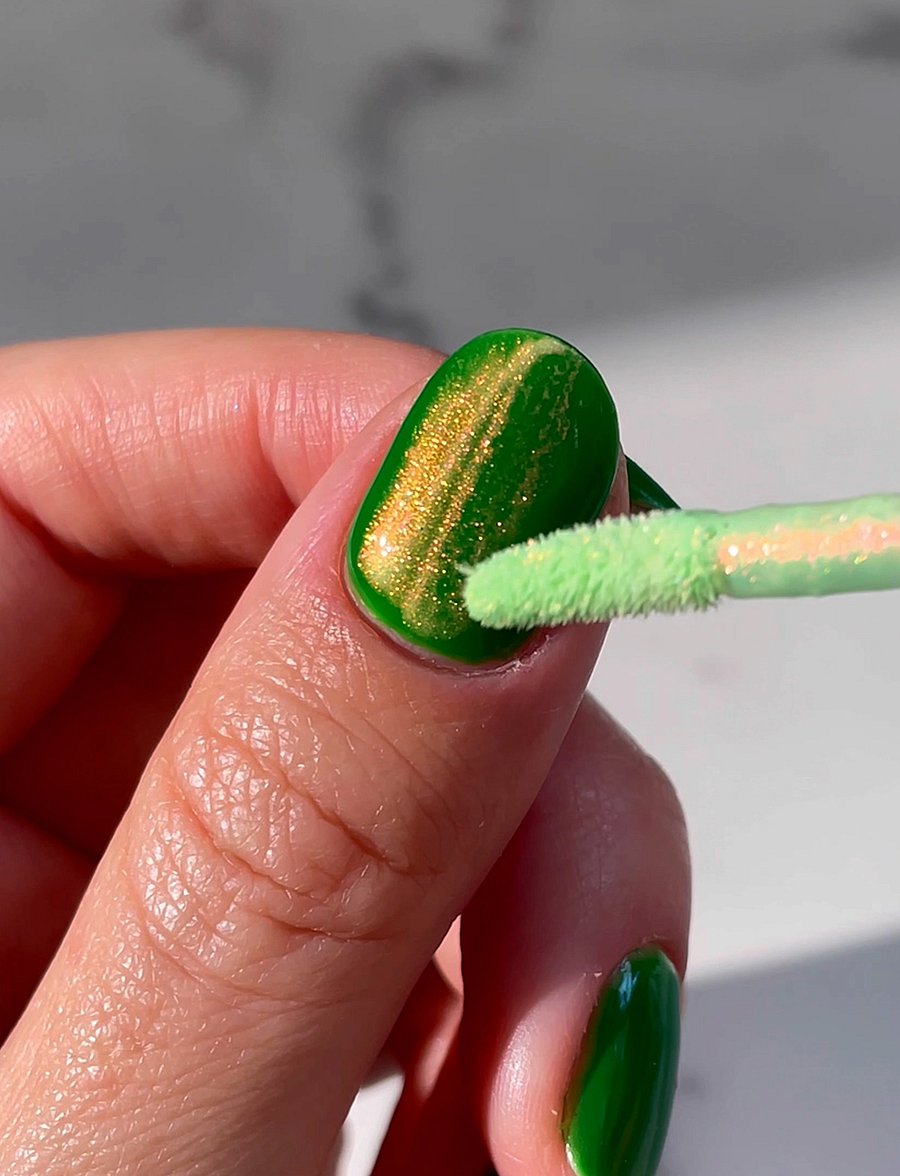 Le Mini Macaron - Liquid Nail Powder, Cosmic Green - makeup - cosmic green, stardust collection - 4