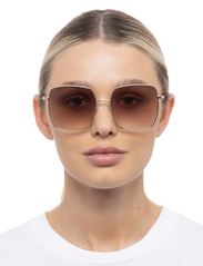 Le Specs - THE CHERISHED - okulary przeciwsłoneczne prostokątne - gold w/ tan grad lens - 4