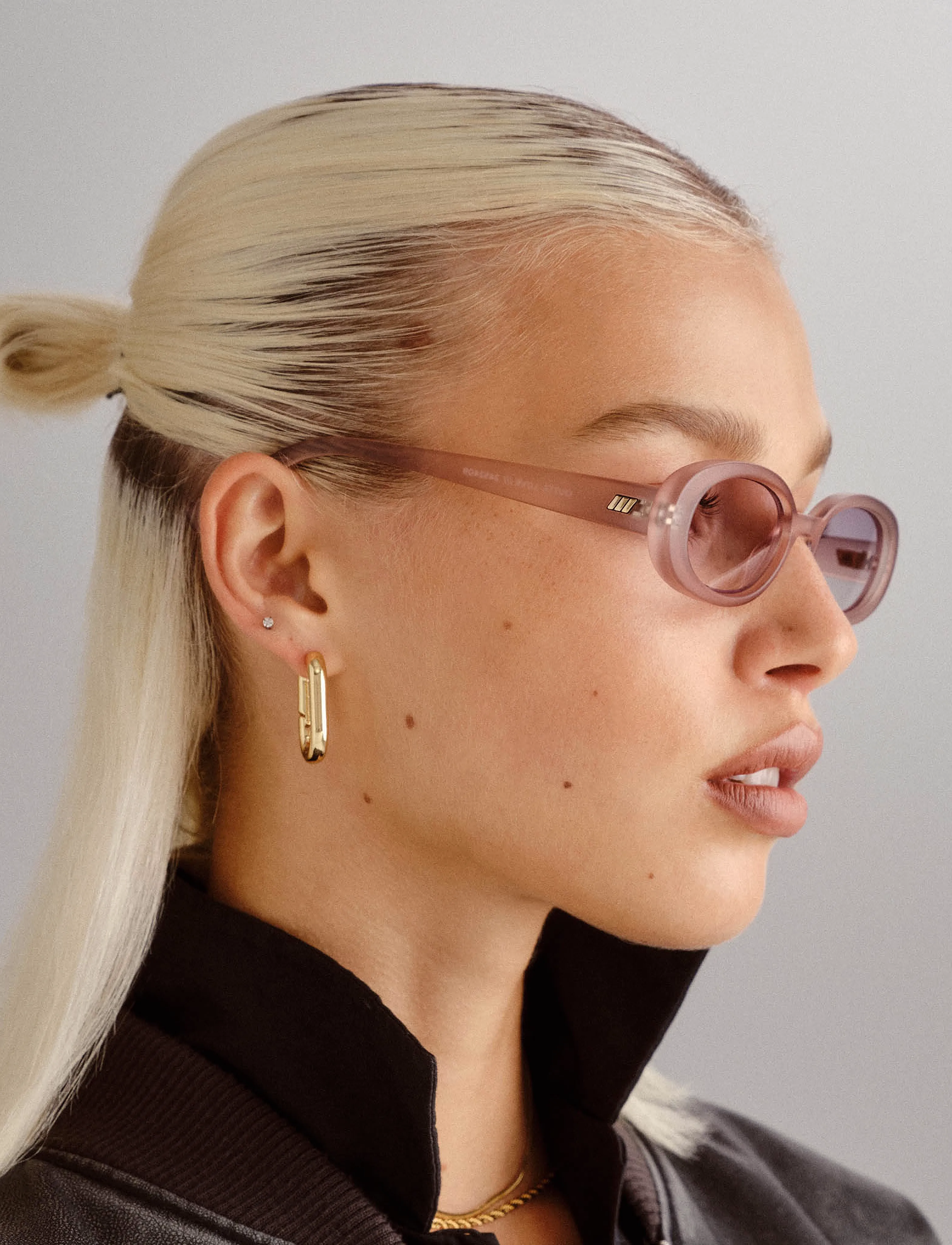 Le Specs - OUTTA LOVE - matte oyster w/ smoke grad lens - 4