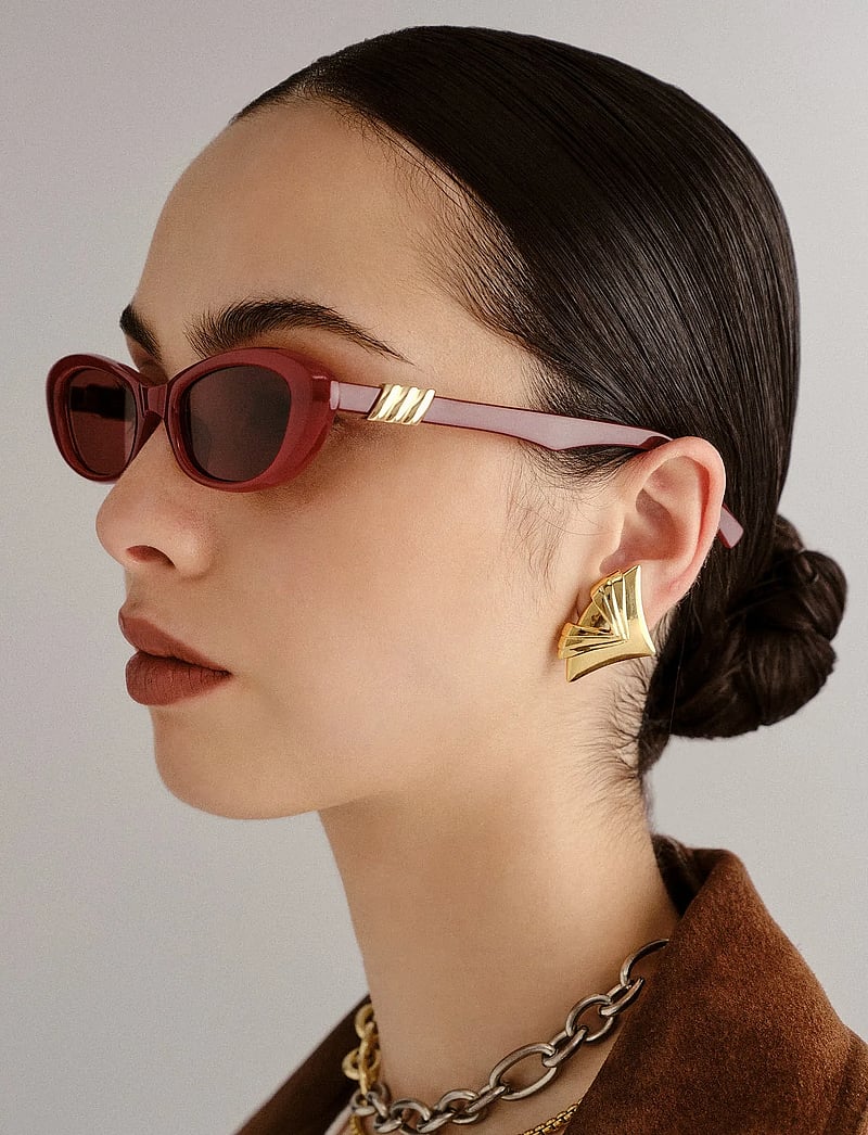 Le Specs - THE WHISPERER - cateye - garnet w/ rose mono lens - 4