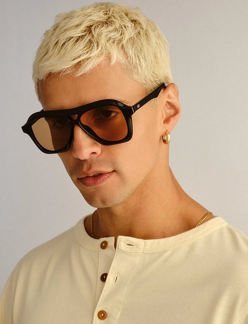 Le Specs - DRIZZLE - pilot - black w/ light brown mono lens - 4