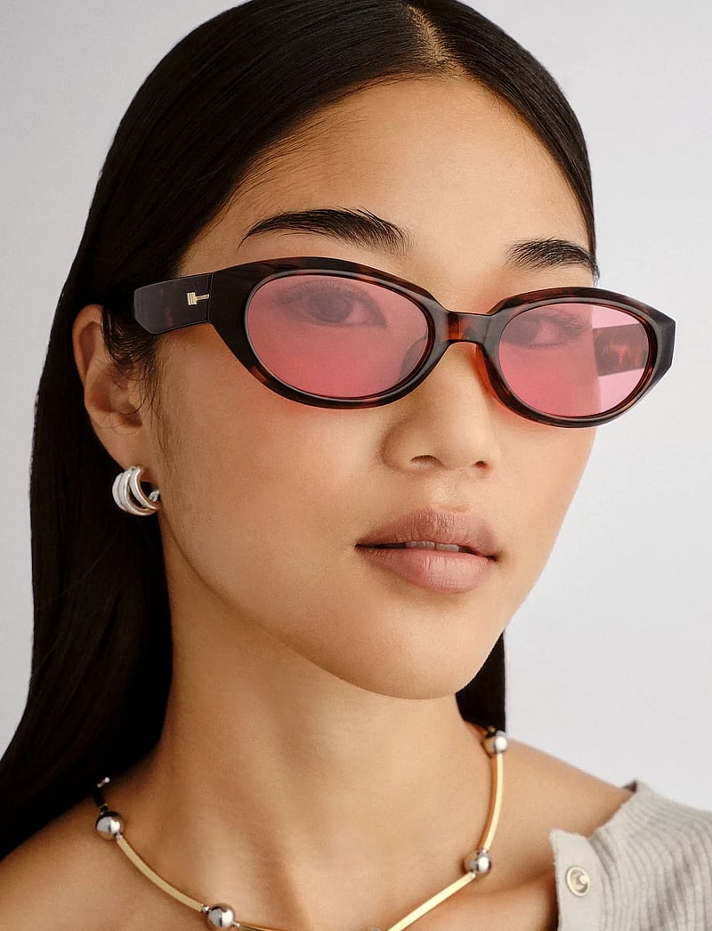 Le Specs - LE BIJOU - cateye - tort w/ crimson tint lens - 0