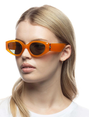 Le Specs - LE SUSTAIN - GYMPLASTICS - party wear at outlet prices - marmalade w/ green mono lens - 3