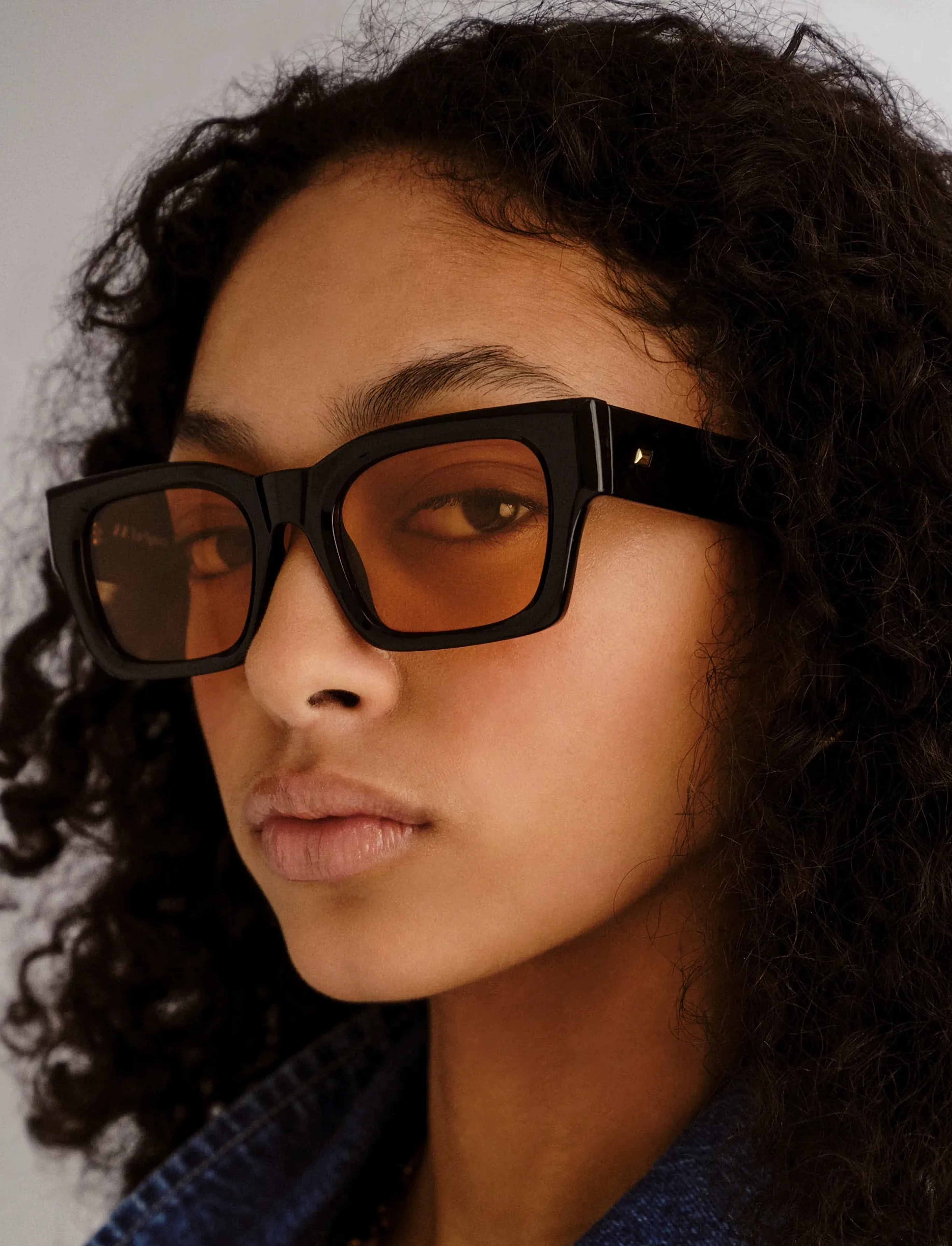 Le Specs - LE SUSTAIN - SHMOOD - firkantet innfatning - black w/ amber tint lens - 5