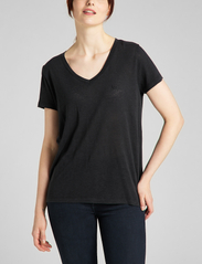 Lee Jeans - V NECK TEE - t-shirt & tops - black - 2