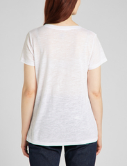 Lee Jeans - V NECK TEE - laveste priser - bright white - 3