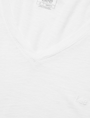 Lee Jeans - V NECK TEE - laveste priser - bright white - 4