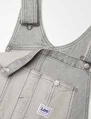 Lee Jeans - PANELED BIB - regular piegriezuma džinsa bikses - washed grey - 2