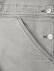 Lee Jeans - PANELED BIB - regular piegriezuma džinsa bikses - washed grey - 3