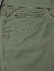 Lee Jeans - DAREN ZIP FLY - regular piegriezuma džinsa bikses - olive grove - 2